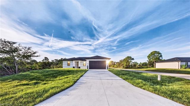 2621 40th ST W, Lehigh Acres, FL 33971