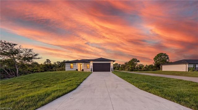 2621 40th ST W, Lehigh Acres, FL 33971