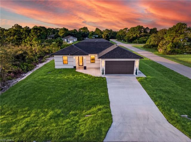 2621 40th ST W, Lehigh Acres, FL 33971