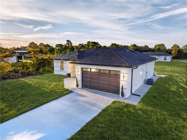 2621 40th ST W, Lehigh Acres, FL 33971