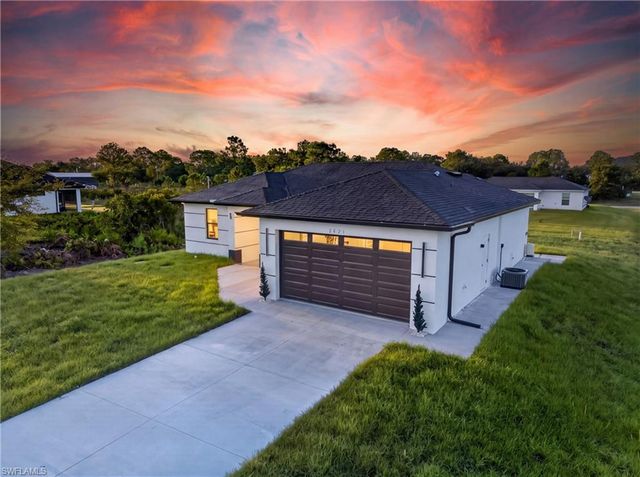 2621 40th ST W, Lehigh Acres, FL 33971
