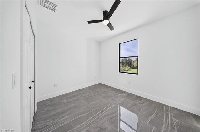 2621 40th ST W, Lehigh Acres, FL 33971