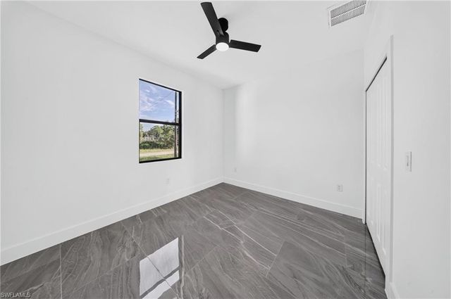 2621 40th ST W, Lehigh Acres, FL 33971