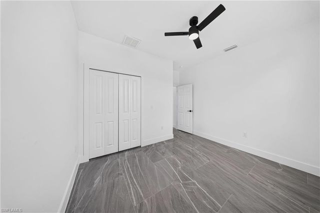 2621 40th ST W, Lehigh Acres, FL 33971