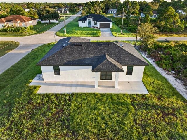 2621 40th ST W, Lehigh Acres, FL 33971