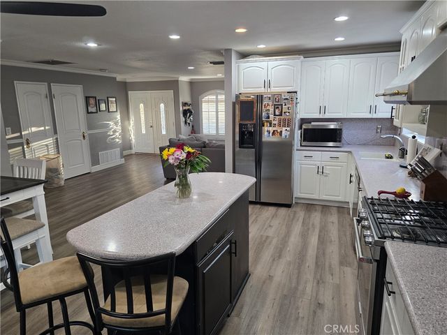 27708 Stardale, Saugus, CA 91350