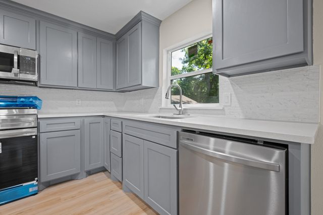 310 N Walnut Street, Cleburne, TX 76033
