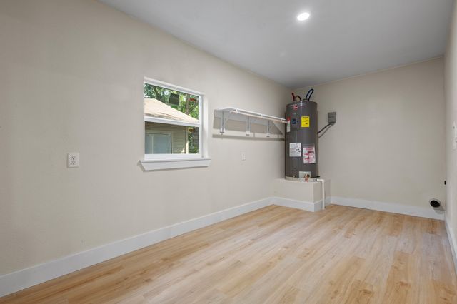 310 N Walnut Street, Cleburne, TX 76033