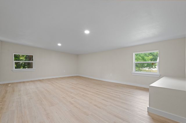 310 N Walnut Street, Cleburne, TX 76033
