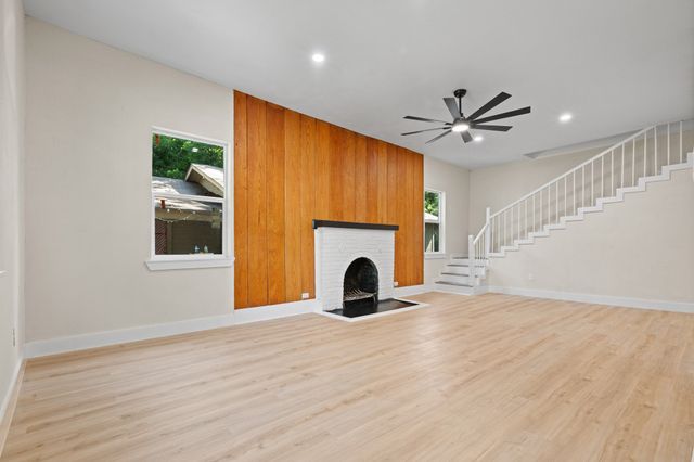 310 N Walnut Street, Cleburne, TX 76033