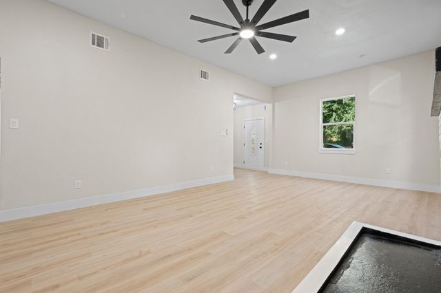 310 N Walnut Street, Cleburne, TX 76033