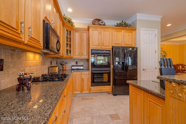 12 Crenshaw Court, Monroe, NJ 08831
