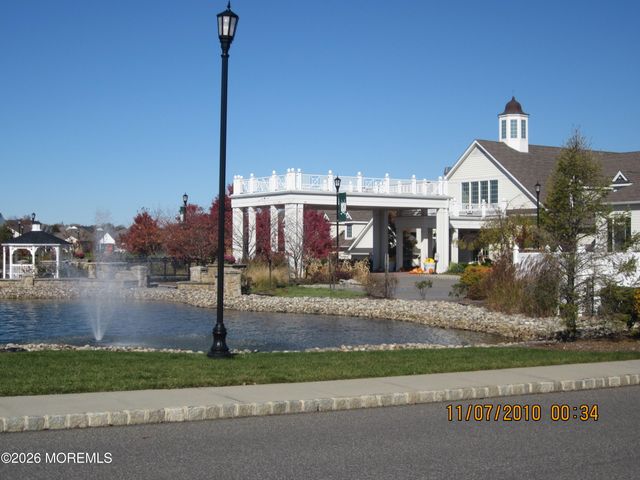 12 Crenshaw Court, Monroe, NJ 08831