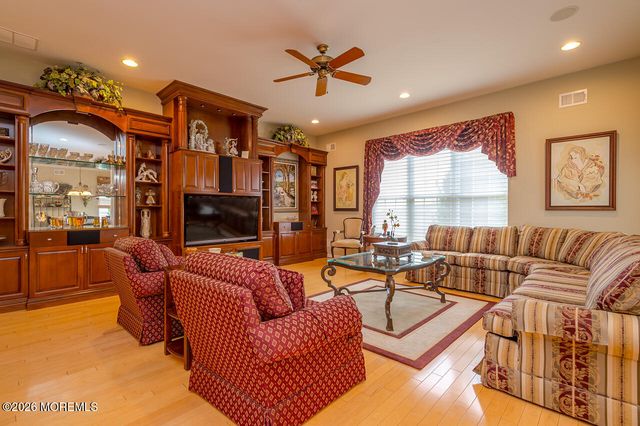 12 Crenshaw Court, Monroe, NJ 08831