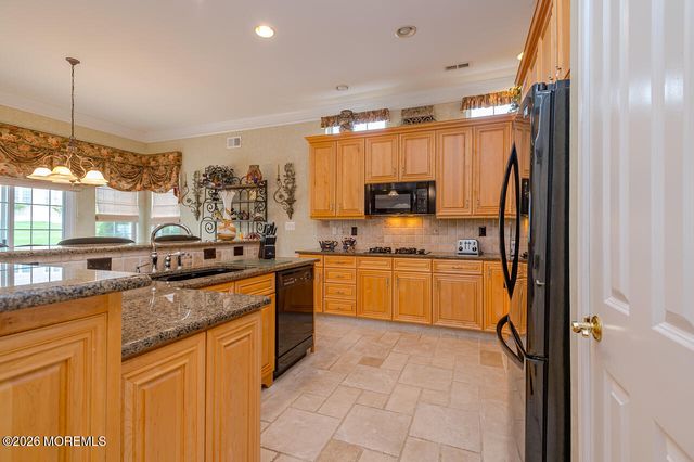 12 Crenshaw Court, Monroe, NJ 08831