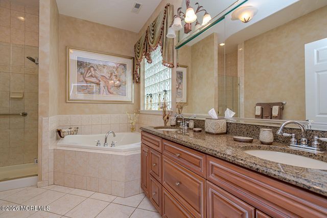 12 Crenshaw Court, Monroe, NJ 08831