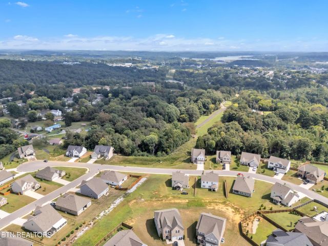 510 Sugar Maple Tr, Lenoir City, TN 37771