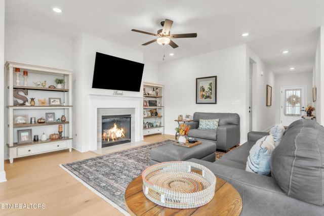 510 Sugar Maple Tr, Lenoir City, TN 37771