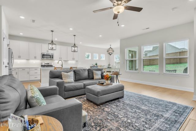 510 Sugar Maple Tr, Lenoir City, TN 37771