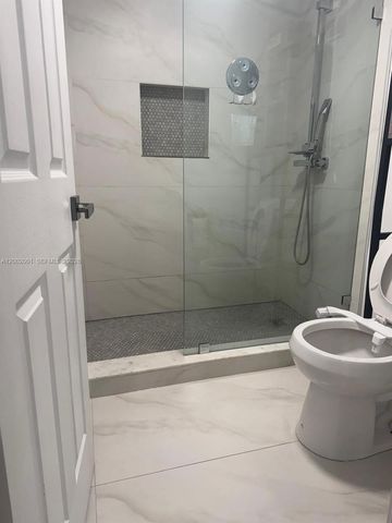 671 NE 195th St 208E, Miami, FL 33179