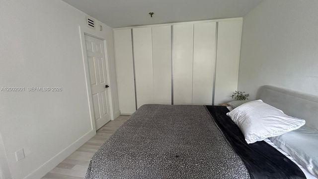 671 NE 195th St 208E, Miami, FL 33179