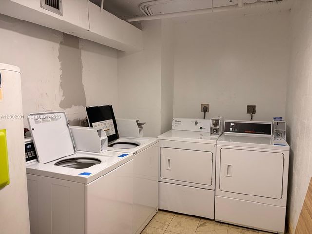 671 NE 195th St 208E, Miami, FL 33179