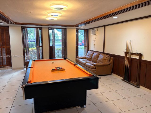 671 NE 195th St 208E, Miami, FL 33179