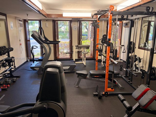 671 NE 195th St 208E, Miami, FL 33179