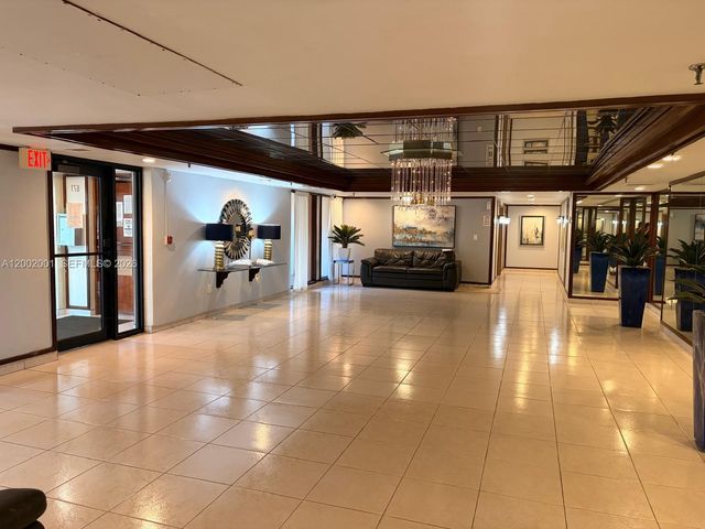 671 NE 195th St 208E, Miami, FL 33179