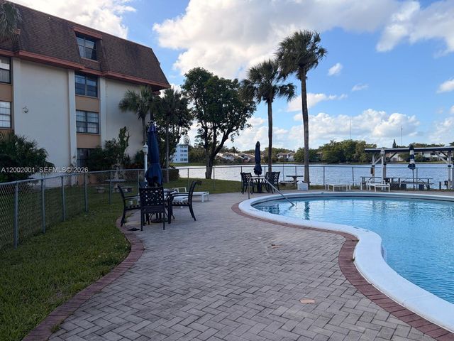 671 NE 195th St 208E, Miami, FL 33179