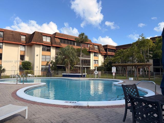 671 NE 195th St 208E, Miami, FL 33179