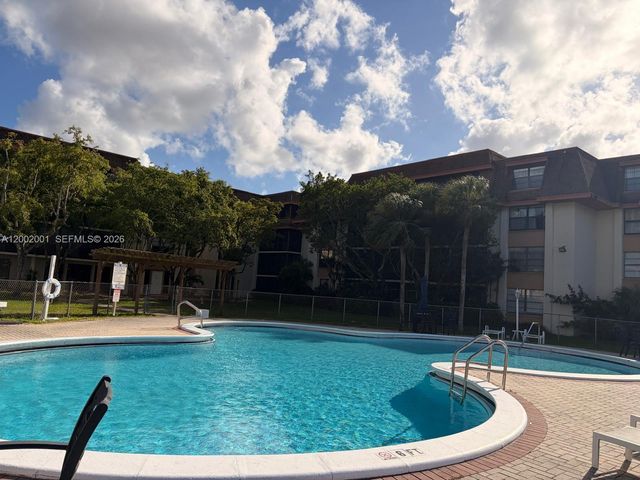 671 NE 195th St 208E, Miami, FL 33179