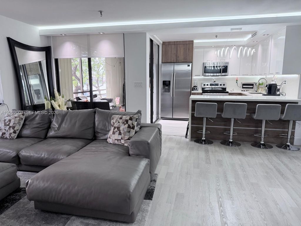 671 NE 195th St 208E, Miami, FL 33179