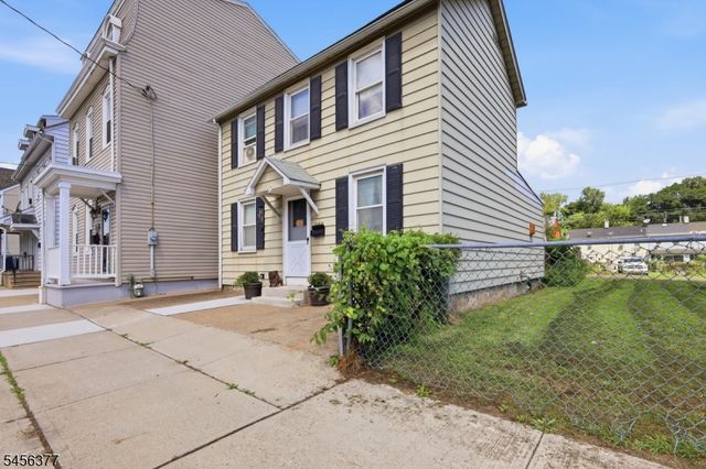 589 S Main St, Phillipsburg Town, NJ 08865