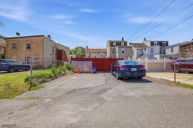 589 S Main St, Phillipsburg Town, NJ 08865