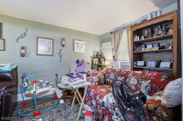 589 S Main St, Phillipsburg Town, NJ 08865