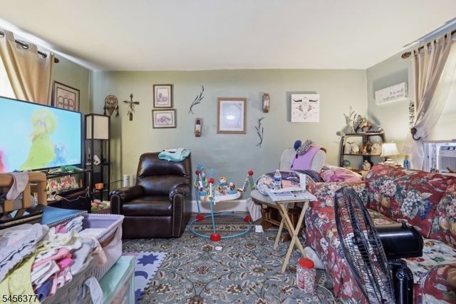 589 S Main St, Phillipsburg Town, NJ 08865