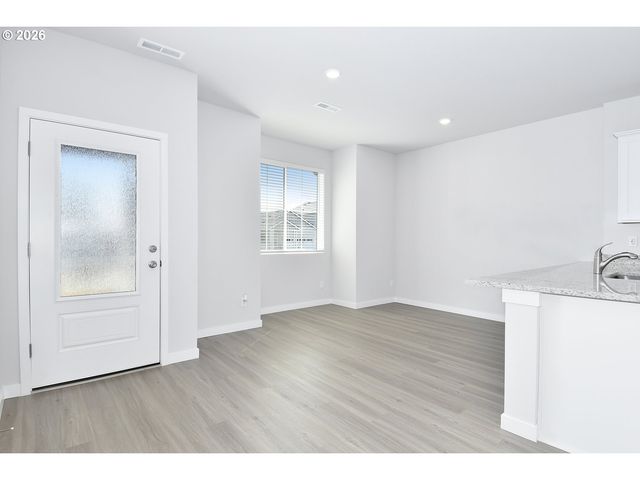 1161 PARKSIDE Ave, Woodburn, OR 97071