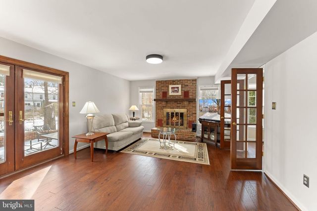 20 N LOWERY CT, Sterling, VA 20165