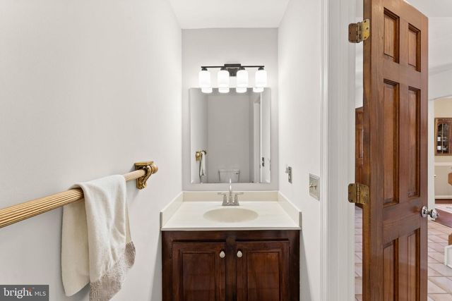 20 N LOWERY CT, Sterling, VA 20165