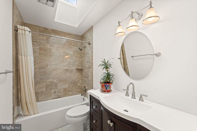 20 N LOWERY CT, Sterling, VA 20165