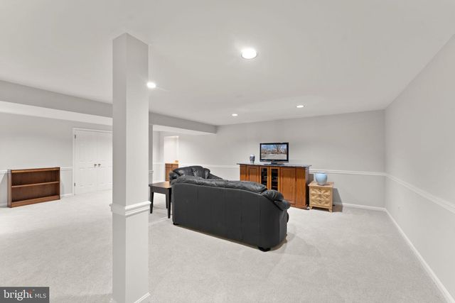 20 N LOWERY CT, Sterling, VA 20165