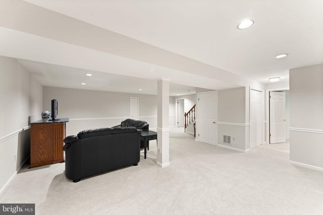 20 N LOWERY CT, Sterling, VA 20165