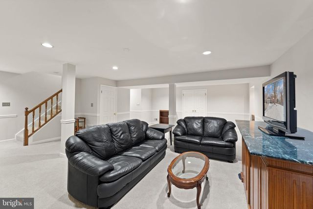 20 N LOWERY CT, Sterling, VA 20165