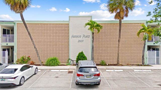 2601 NE 1st Street 17, Pompano Beach, FL 33062