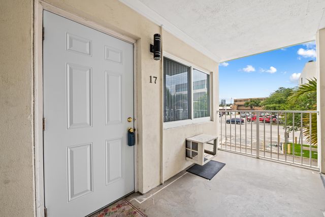 2601 NE 1st Street 17, Pompano Beach, FL 33062