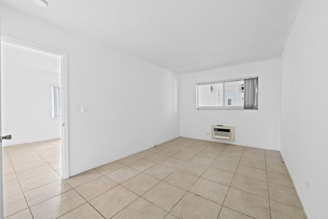 2601 NE 1st Street 17, Pompano Beach, FL 33062