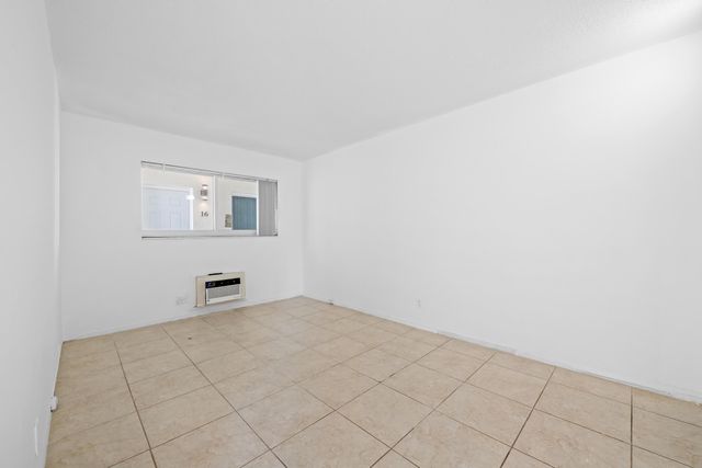 2601 NE 1st Street 17, Pompano Beach, FL 33062