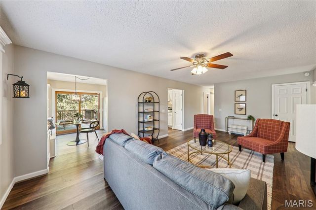 1111 Shadowoak Drive, Ballwin, MO 63021