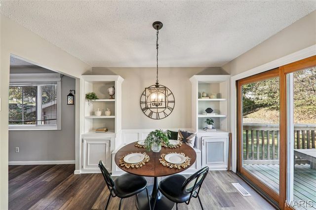 1111 Shadowoak Drive, Ballwin, MO 63021